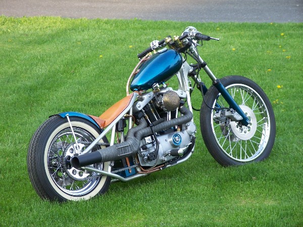 Slingshot features HOK dry blue flake with Pale Gold over metallic silver on the chassis.