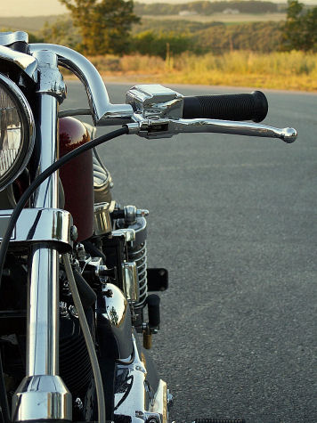 Front end cleaned up with Clubman bars and a side mount speedometer.